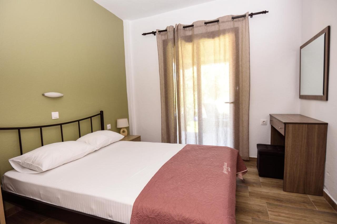 Anna Pousi Studios & Apartment Ormos Panagias Bagian luar foto