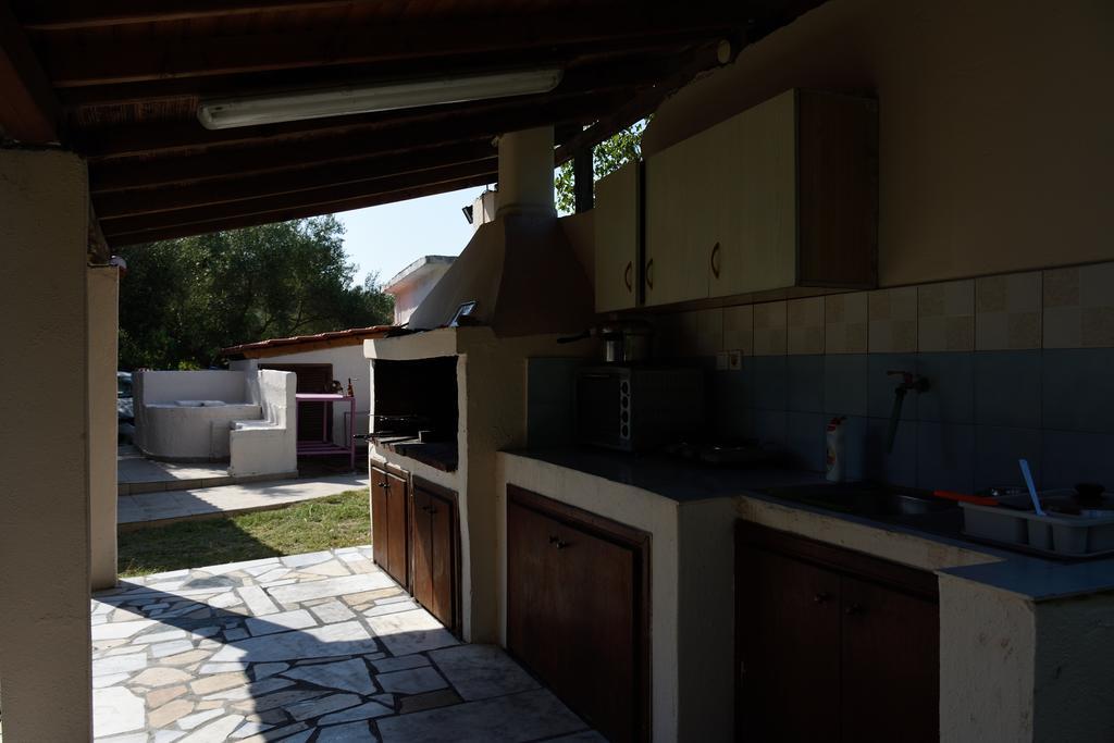 Anna Pousi Studios & Apartment Ormos Panagias Bagian luar foto