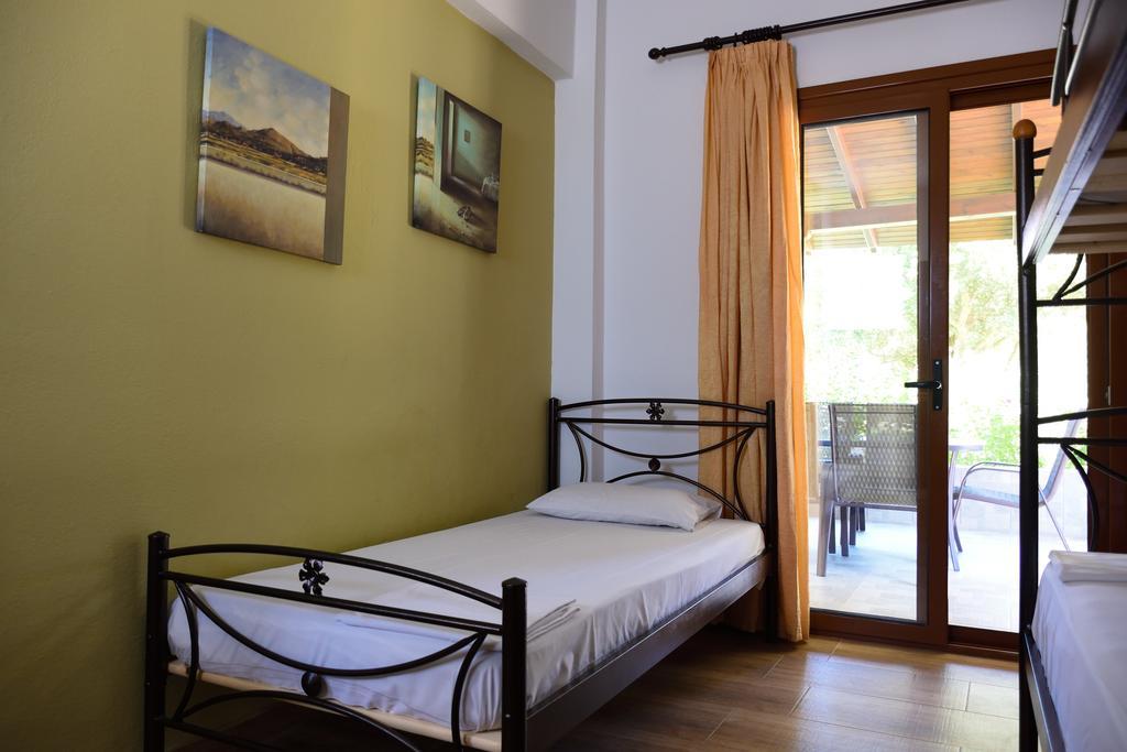 Anna Pousi Studios & Apartment Ormos Panagias Bagian luar foto