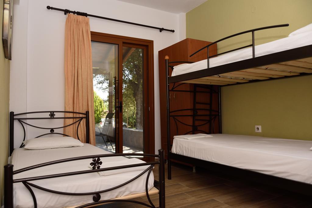 Anna Pousi Studios & Apartment Ormos Panagias Bagian luar foto