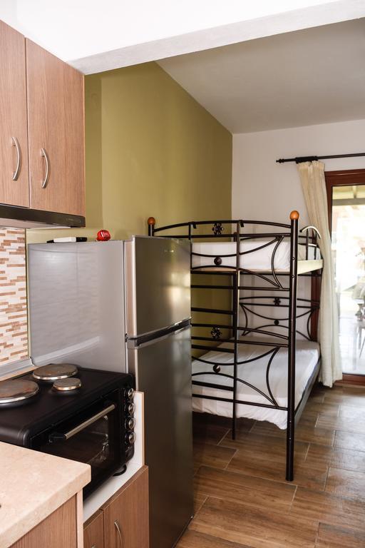 Anna Pousi Studios & Apartment Ormos Panagias Bagian luar foto