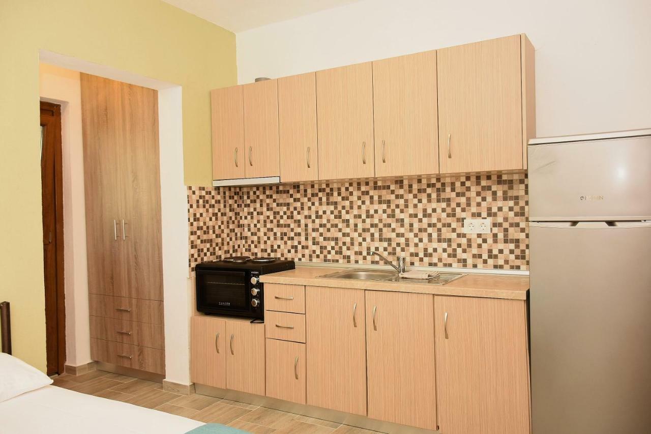 Anna Pousi Studios & Apartment Ormos Panagias Bagian luar foto