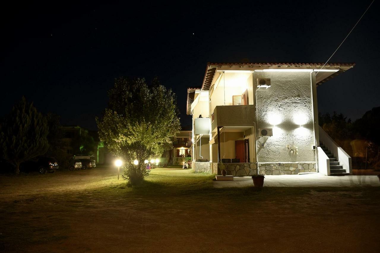 Anna Pousi Studios & Apartment Ormos Panagias Bagian luar foto